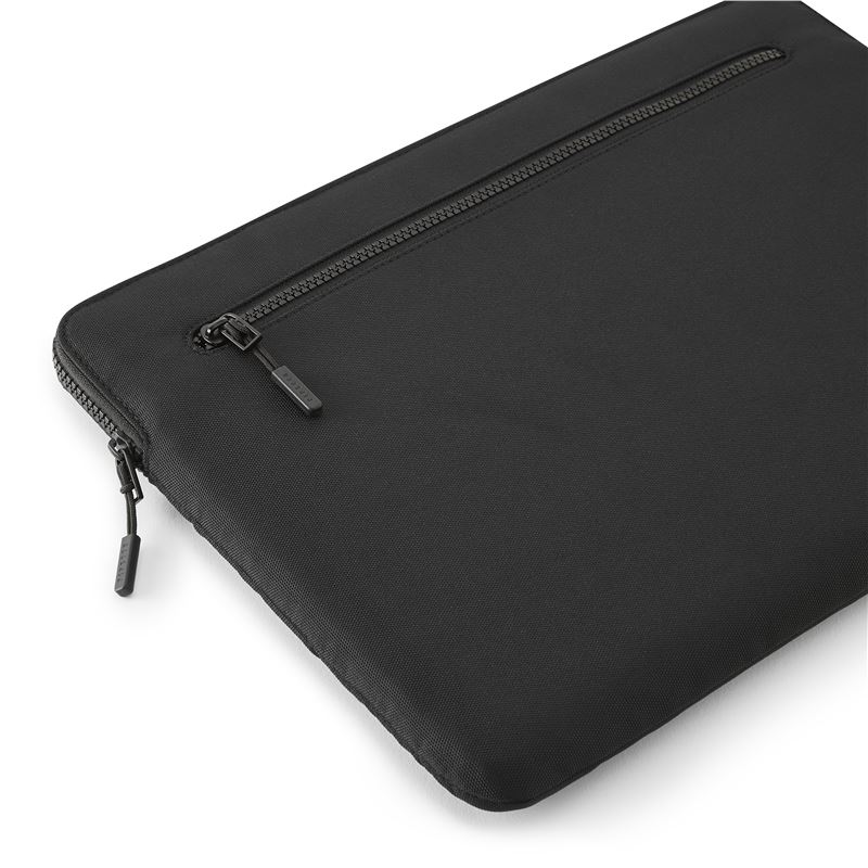 Husa de transport cu organizator Pipetto Classic pentru Macbook 15/16 inch, neagra (Ingredi, P058-109-15) by www.silkase.ro